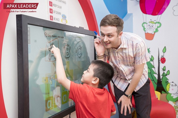 Mua bảng tương tác điện tử tại trung tâm Apax English, Hà Nội