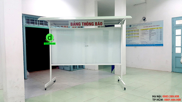Bảng Tin Di Động Có Mái Che Cửa Kính Lùa