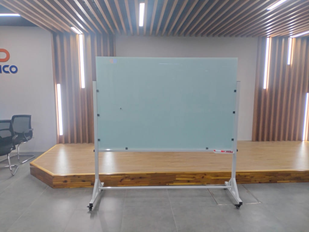 Bảng Kính Di Động Chân Thép Hợp Kim Sơn Tĩnh Điện Chứ A