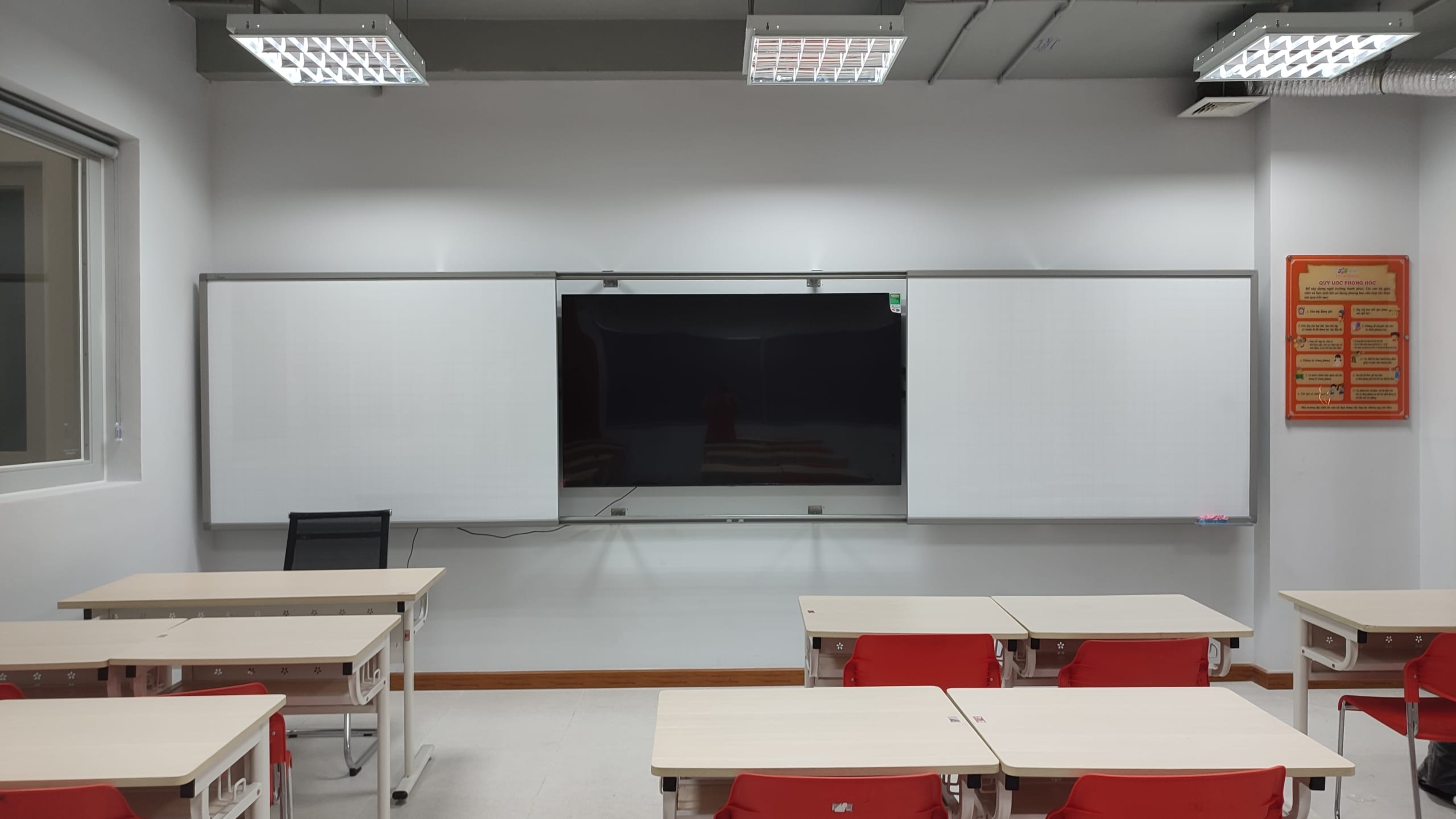 Hệ Bảng Trượt Liền Khối Dạy Học Trung Học Cơ Sở – Trung Học Phổ Thông – 2 Bảng Từ Trắng Trượt Ngang Kết Hợp Màn Hình