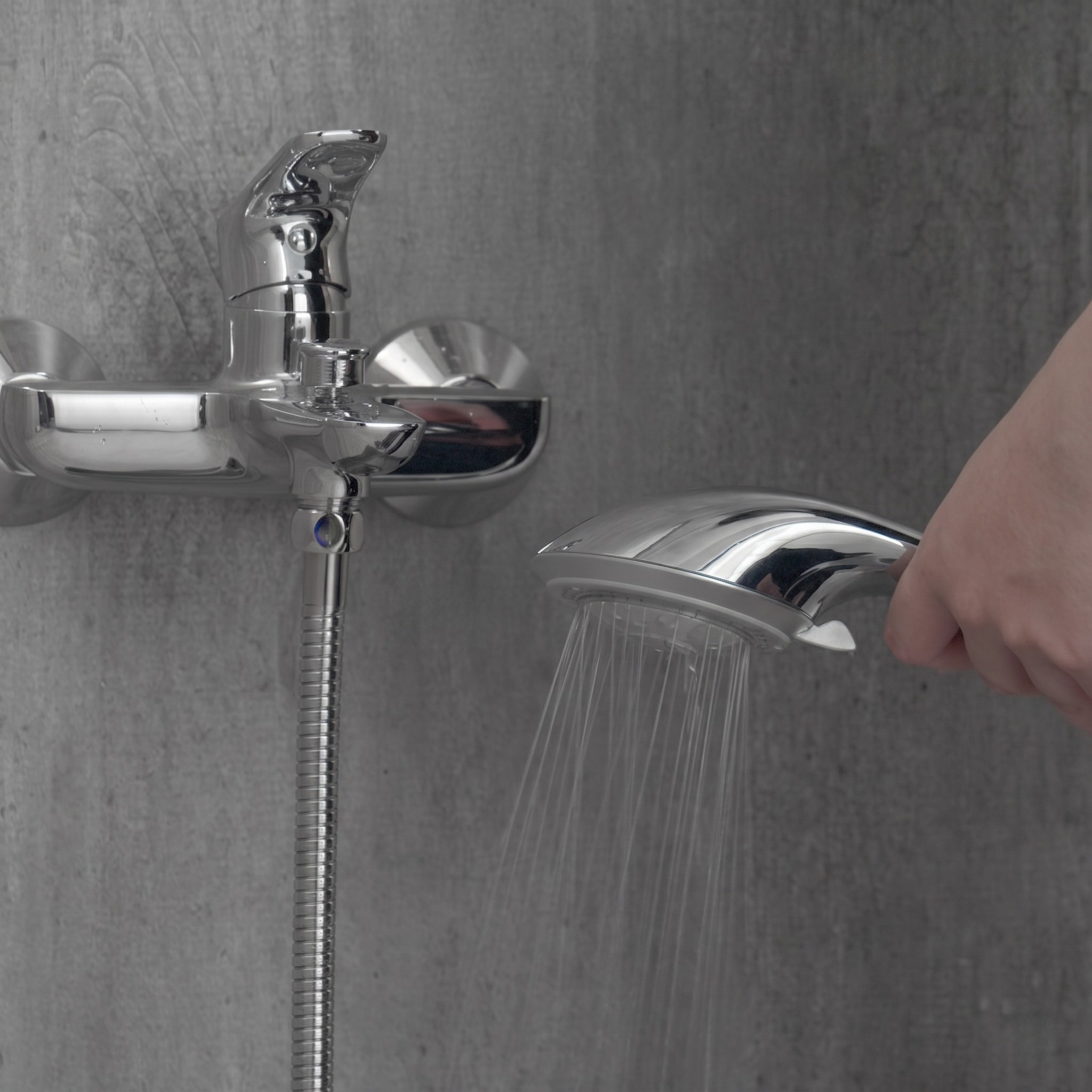 Hướng dẫn bảo dưỡng sen tay có tia nước yếu, không đều