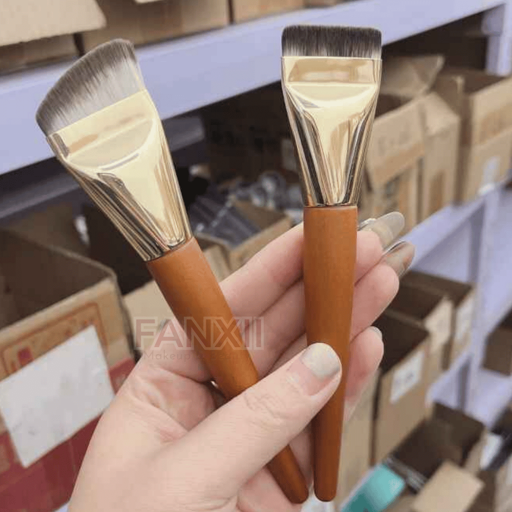 Tawny - Cọ Đầu Dẹt Vát Hình Oval Dàn Trải Tán Kem Nền