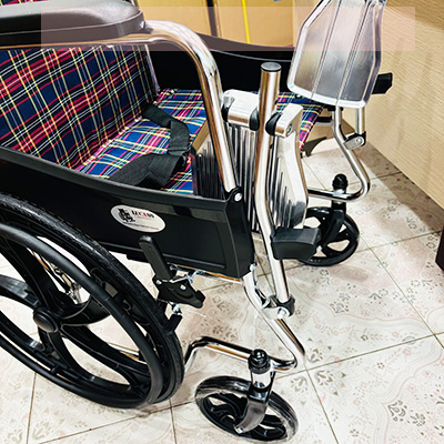 Xe lăn gọn nhẹ (13kg), bánh tăm Lucass X96