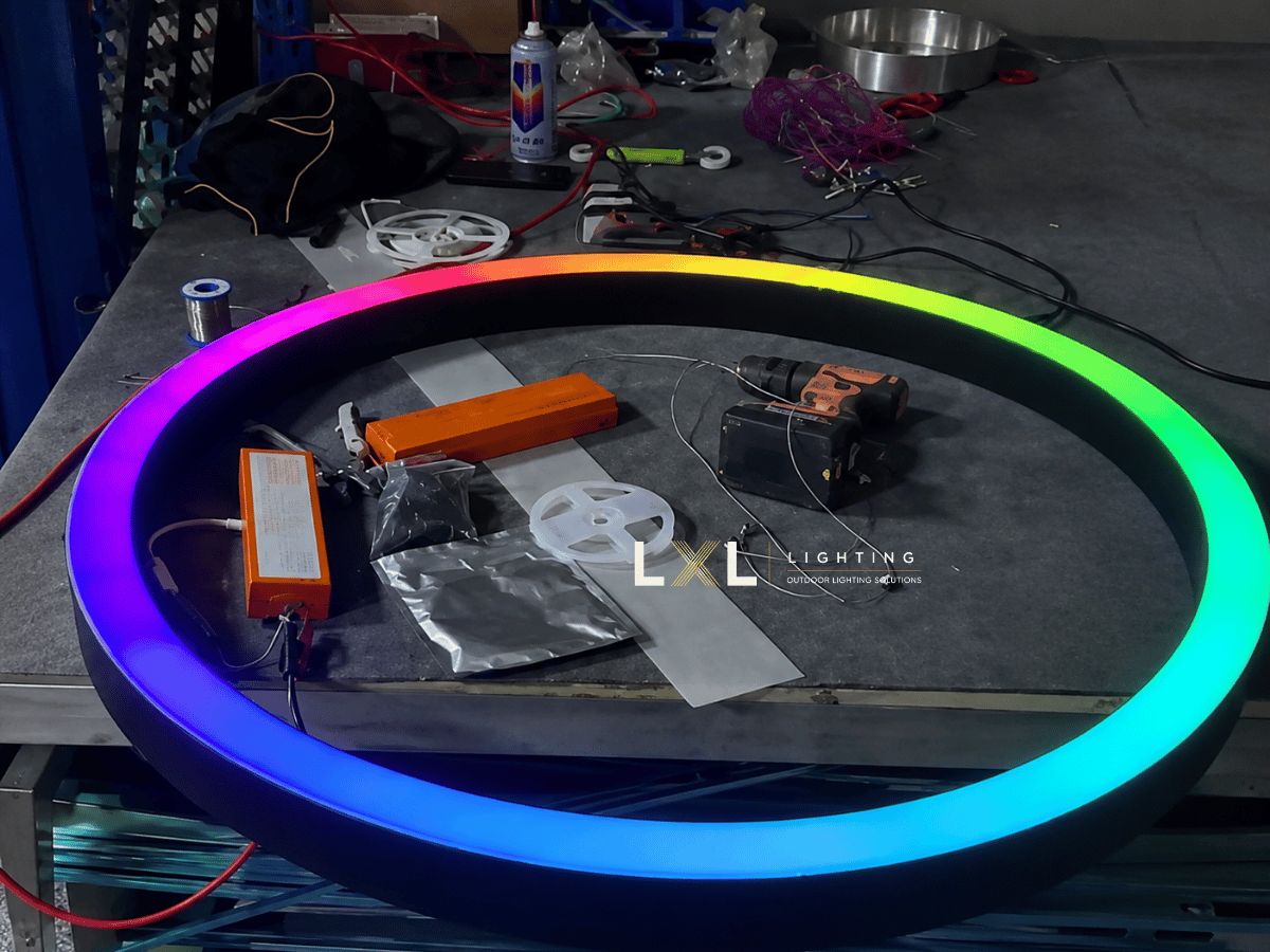 Đèn nhôm profile RGB đổi màu đồng bộ hệ điều khiển
