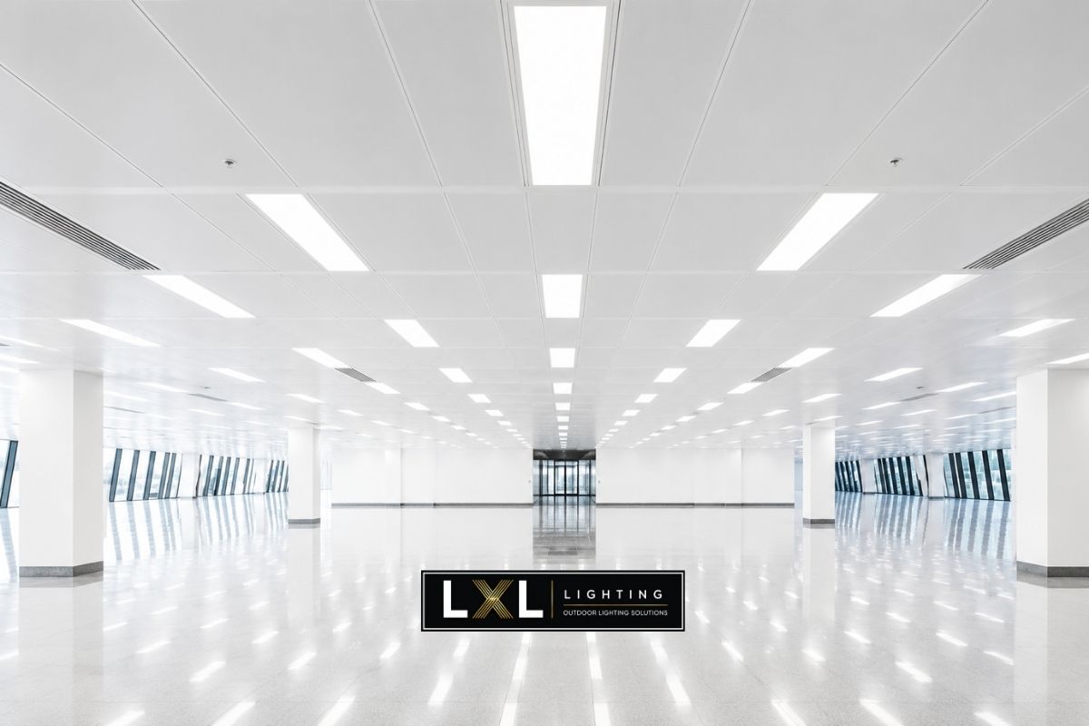 Khu làm việc mở với hệ panel bố trí đều
