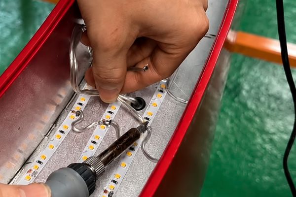 Lắp LED và phụ kiện
