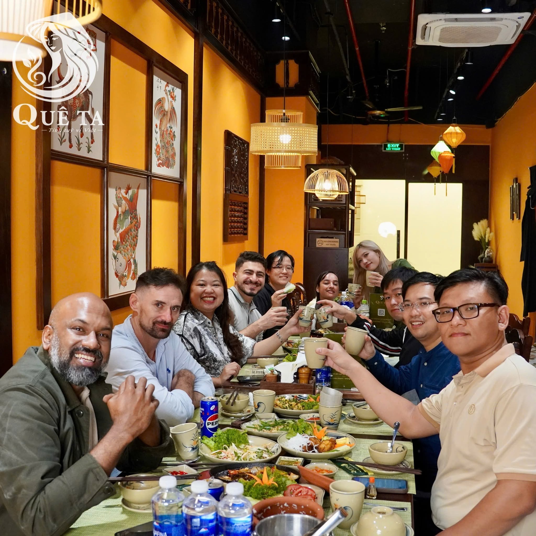 VÌ SAO NGƯỜI VIỆT THÍCH QUÂY QUẦN BÊN MỘT MÂM CƠM?