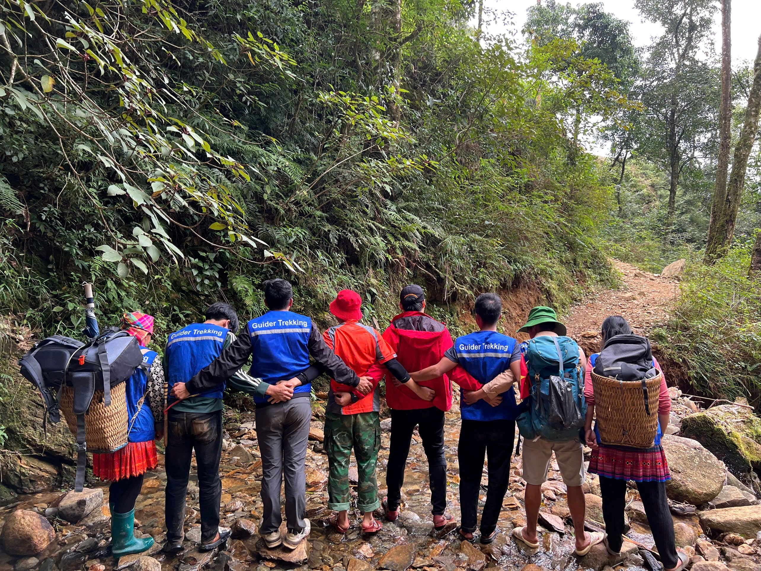 Trekking Mùa Mưa: Những Lưu Ý Quan Trọng Để Có Chuyến Đi An Toàn và Trọn Vẹn