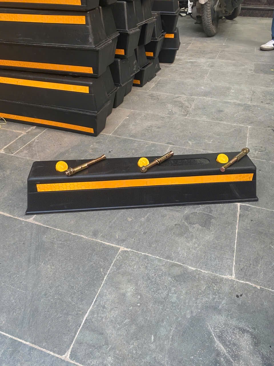 Chặn lùi cao su 750x150x120mm