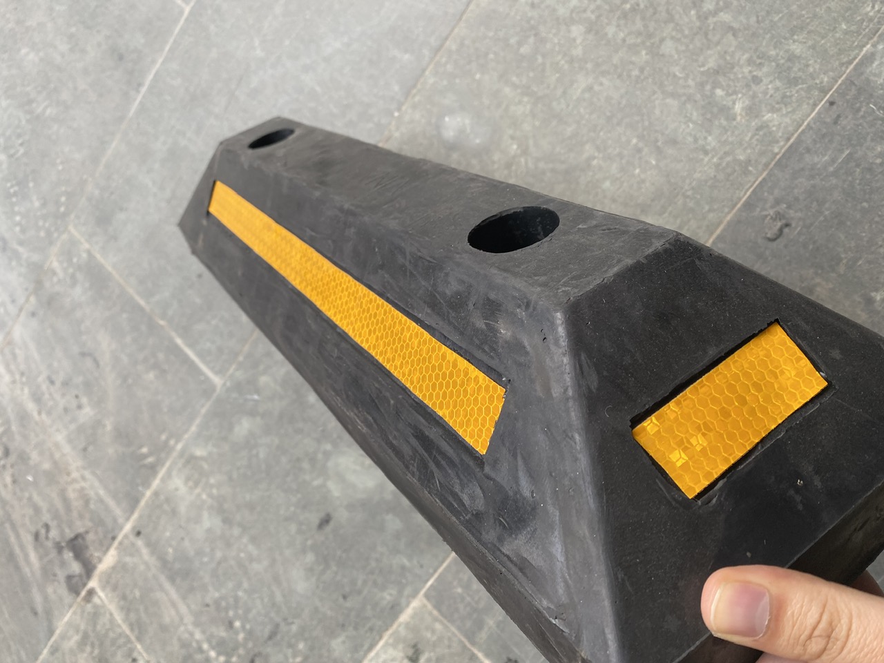 Chặn lùi cao su 560x150x100mm