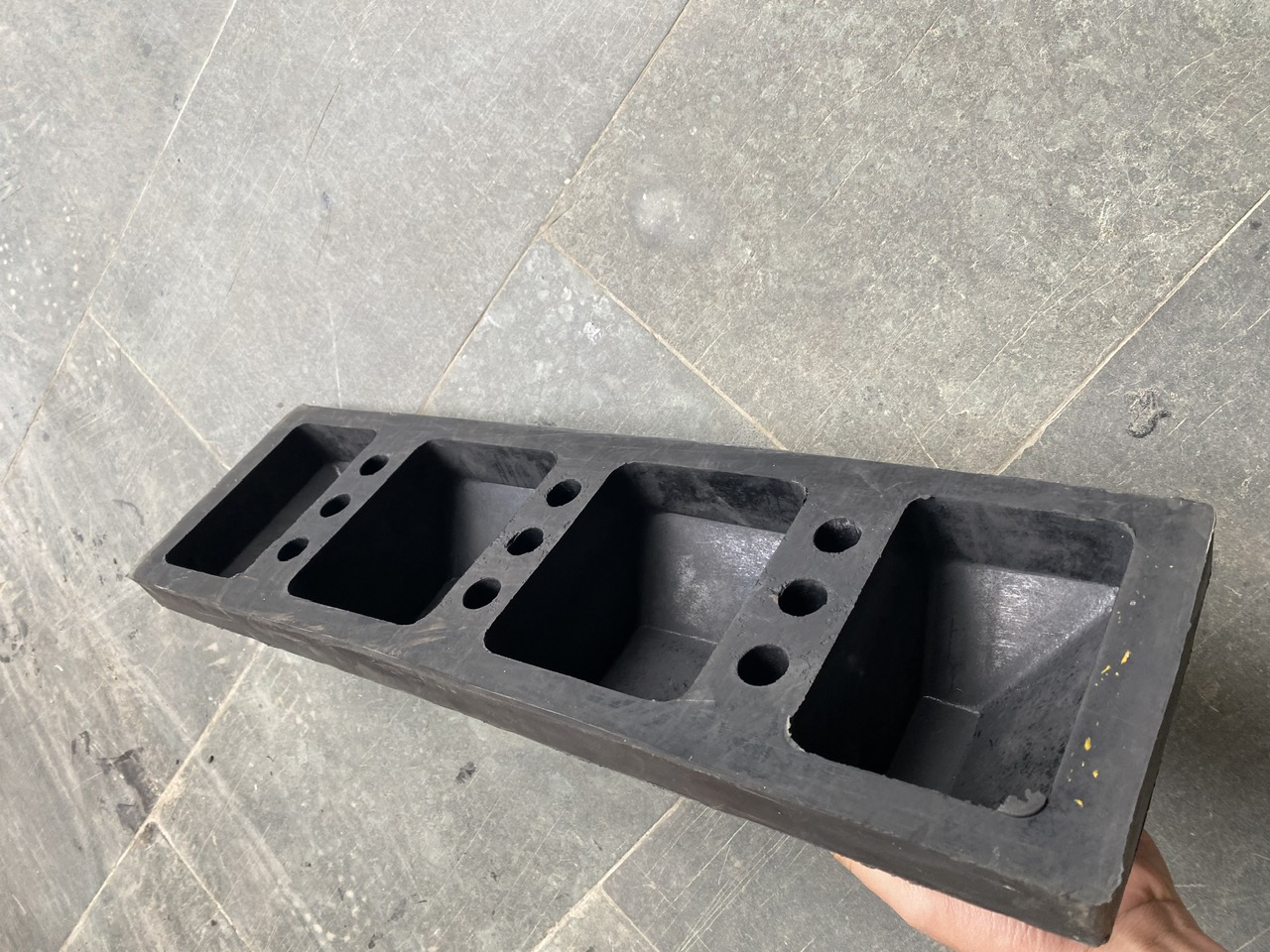 Chặn lùi cao su 560x150x100mm