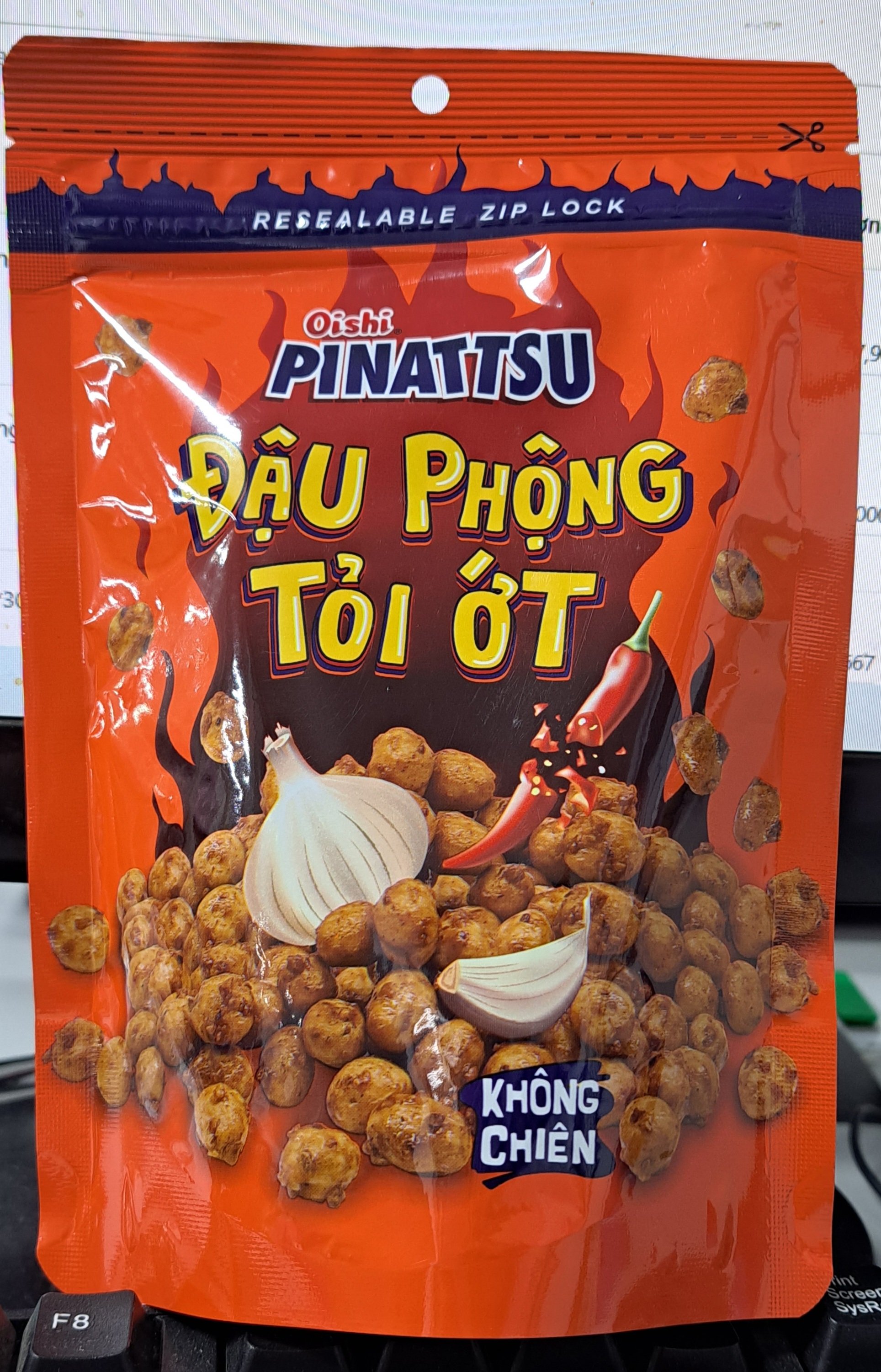 Oishi đậu phộng tỏi ớt 85g