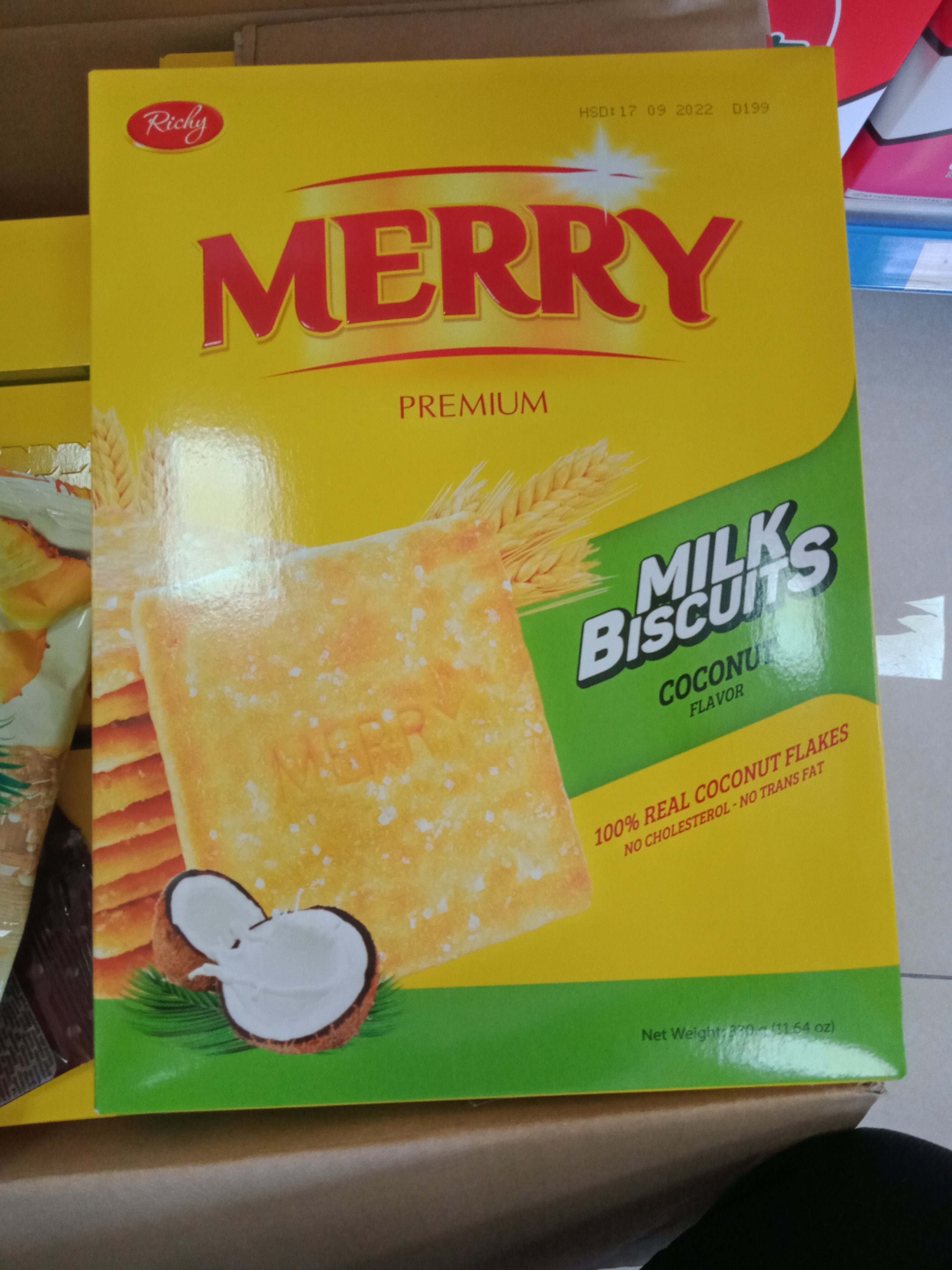Bánh quy sữa vị dừa giòn thơm Merry 330g
