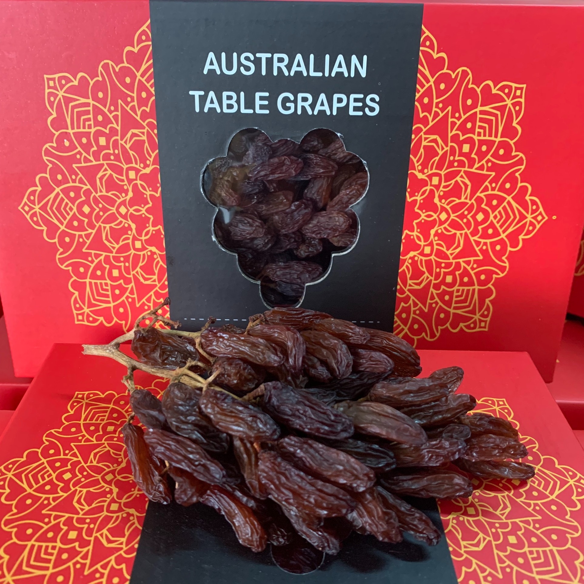 Nho khô nguyên cành đỏ Crimson Úc 160g