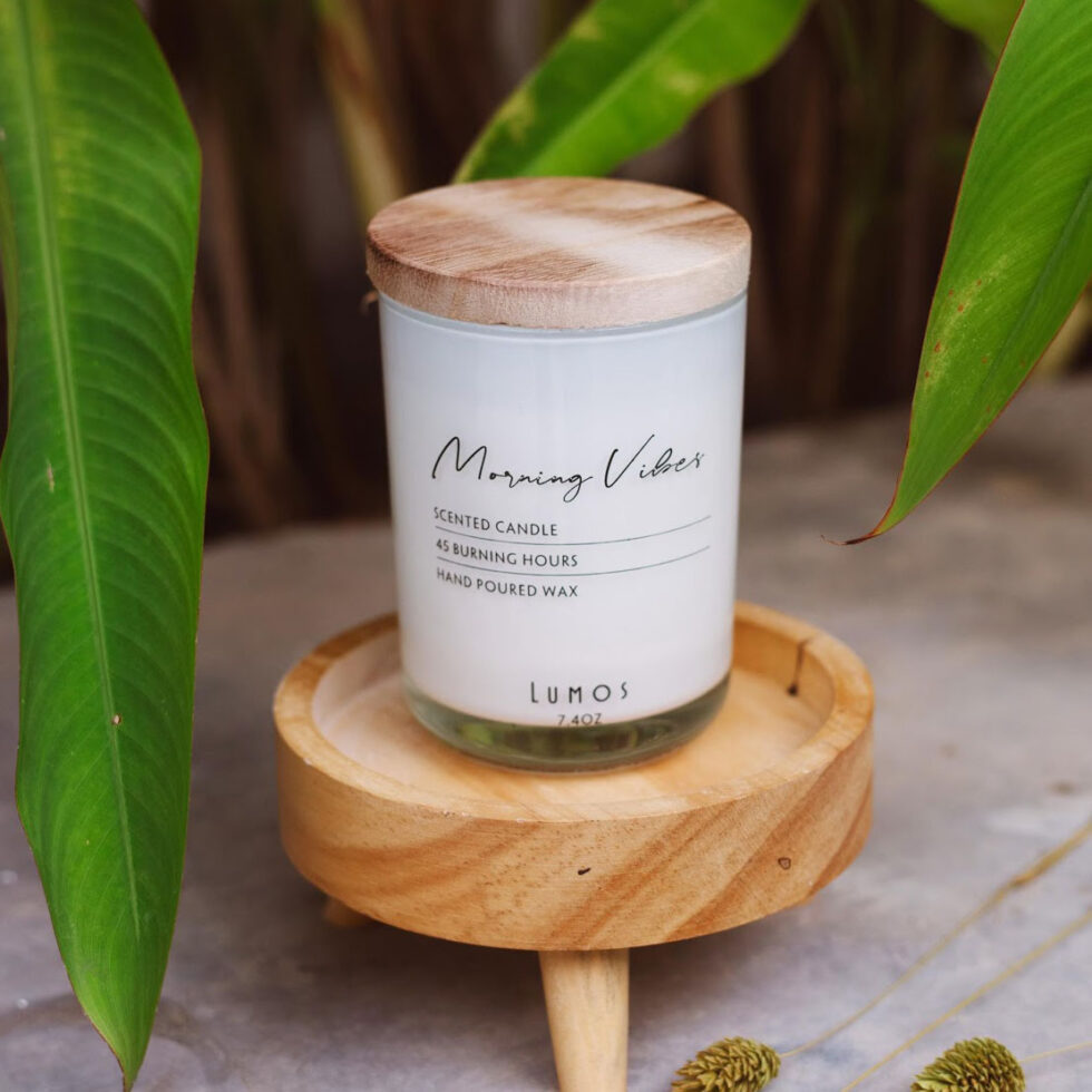 Nến thơm Lumos Morning Vibes hương Mộc Lan và hoa ngọc lan tây