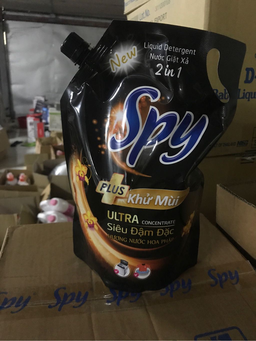 Nước giặt xả Spy túi đen khử mùi hương nước hoa 1,5L