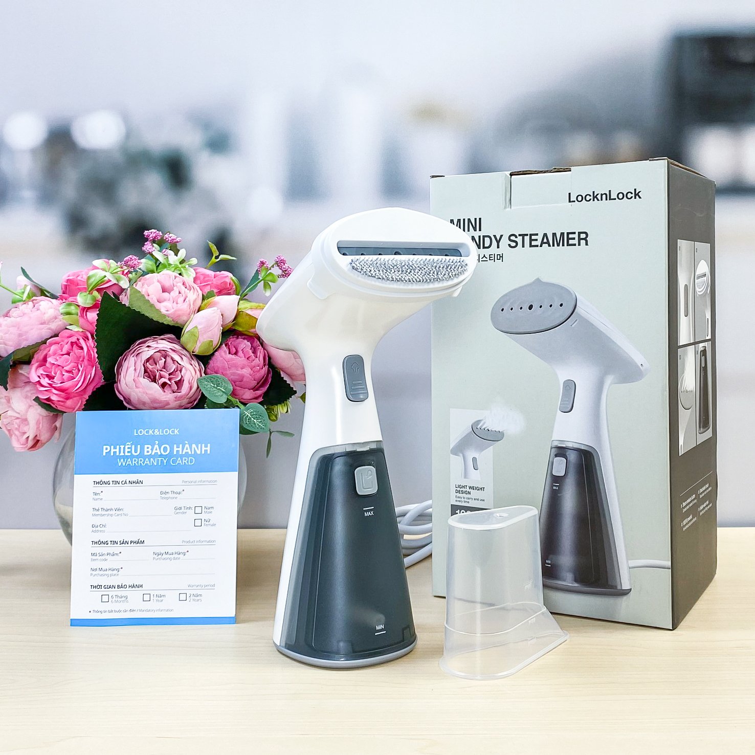 Bàn là hơi nước cầm tay Lock & Lock ENI148WHT
