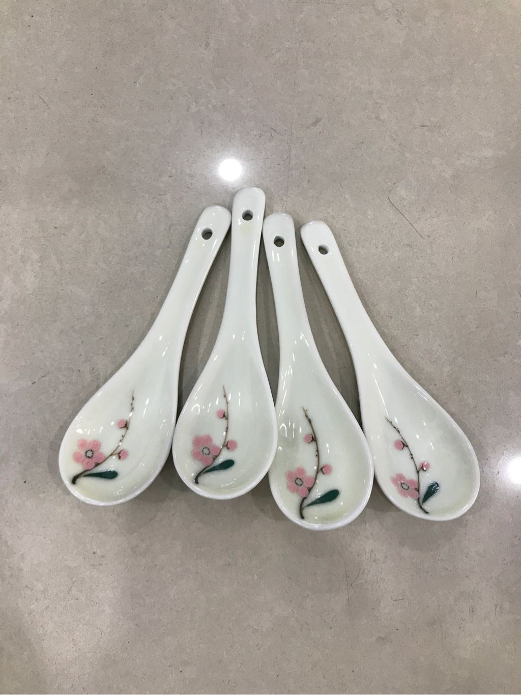 Thìa sứ men kem Hoa đào Bát Tràng