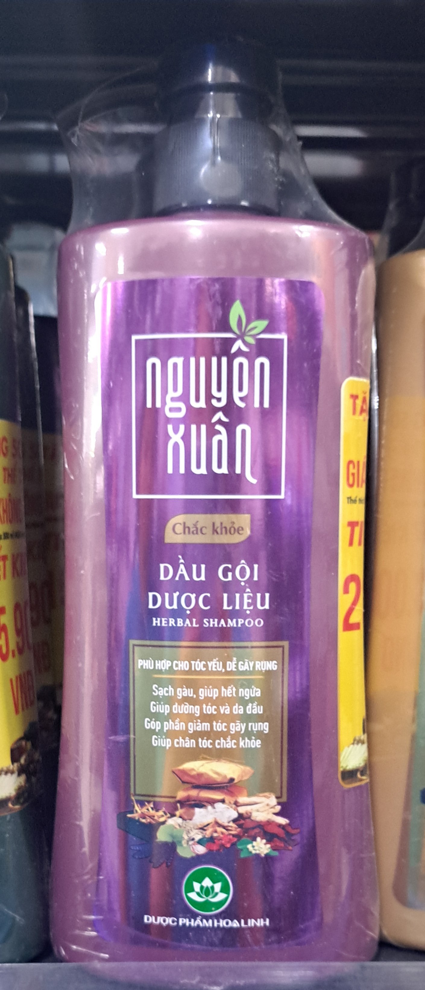 Dầu gội dược liệu Nguyên Xuân chắc khoẻ 450ml
