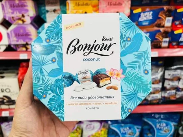 Kẹo socola nhân dừa caramel với hạnh nhân Bonjour Nga 150g