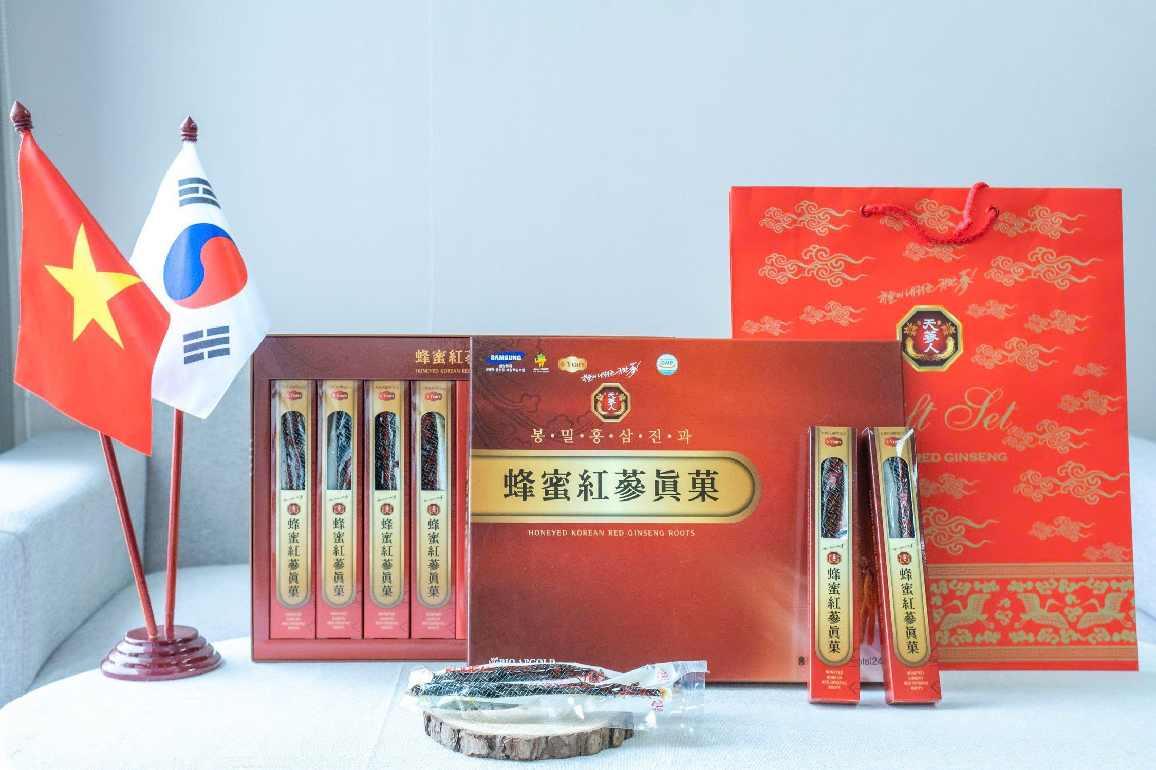 Hồng sâm nguyên củ tẩm mật ong Hàn Quốc (8 củ/hộp)