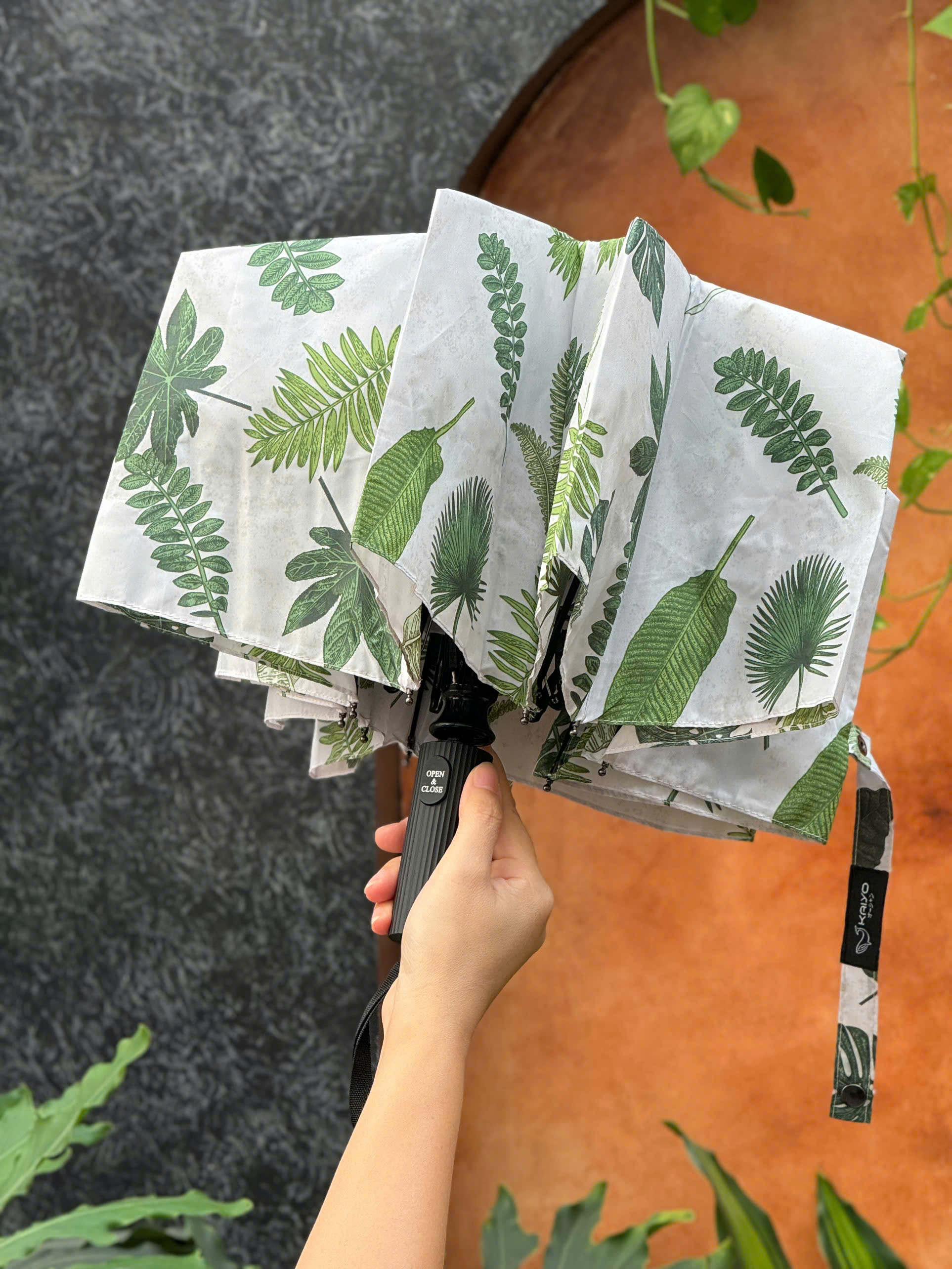 Ô gấp gọn tự động 2 chiều Kaiyo hoạ tiết lá to