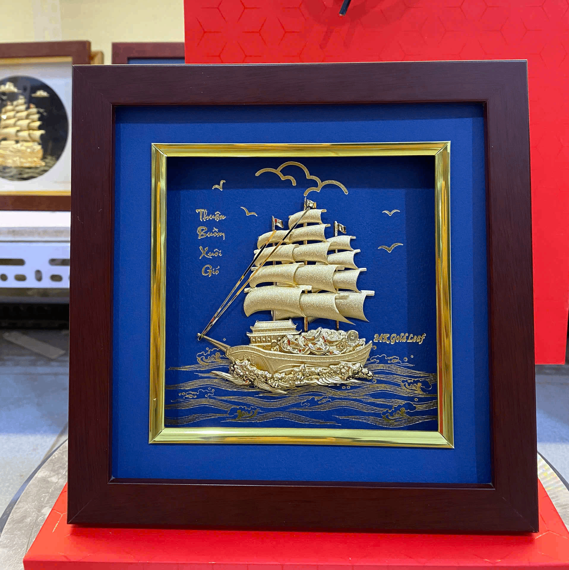 Tranh vuông thuyền vàng