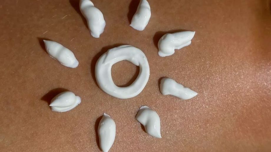 Kem chống nắng tốt: SPF 50+ và những điều đáng biết hơn