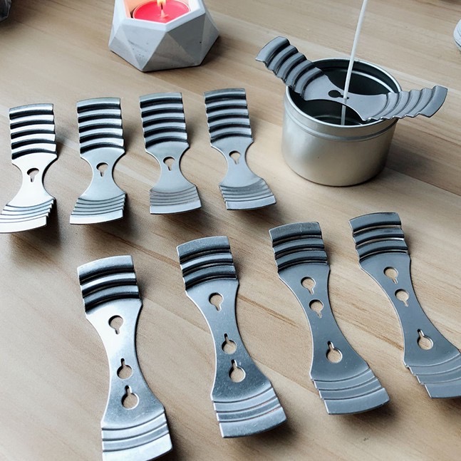 Dụng cụ giữ bấc, giá đỡ bấc làm nến nhiều loại
