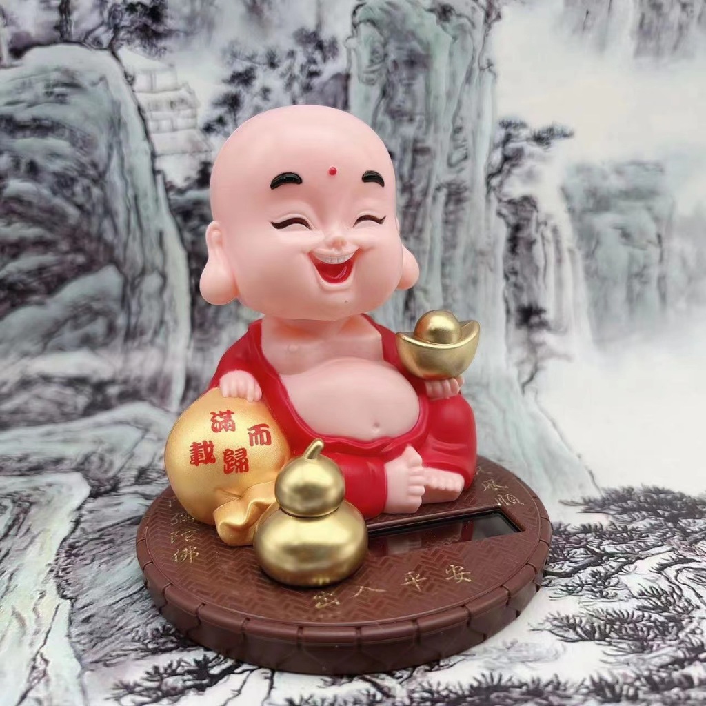 Tượng phật chú tiểu gõ mõ tụng kinh trang trí taplo ô tô, bàn thờ, chạy bằng năng lượng mặt trời