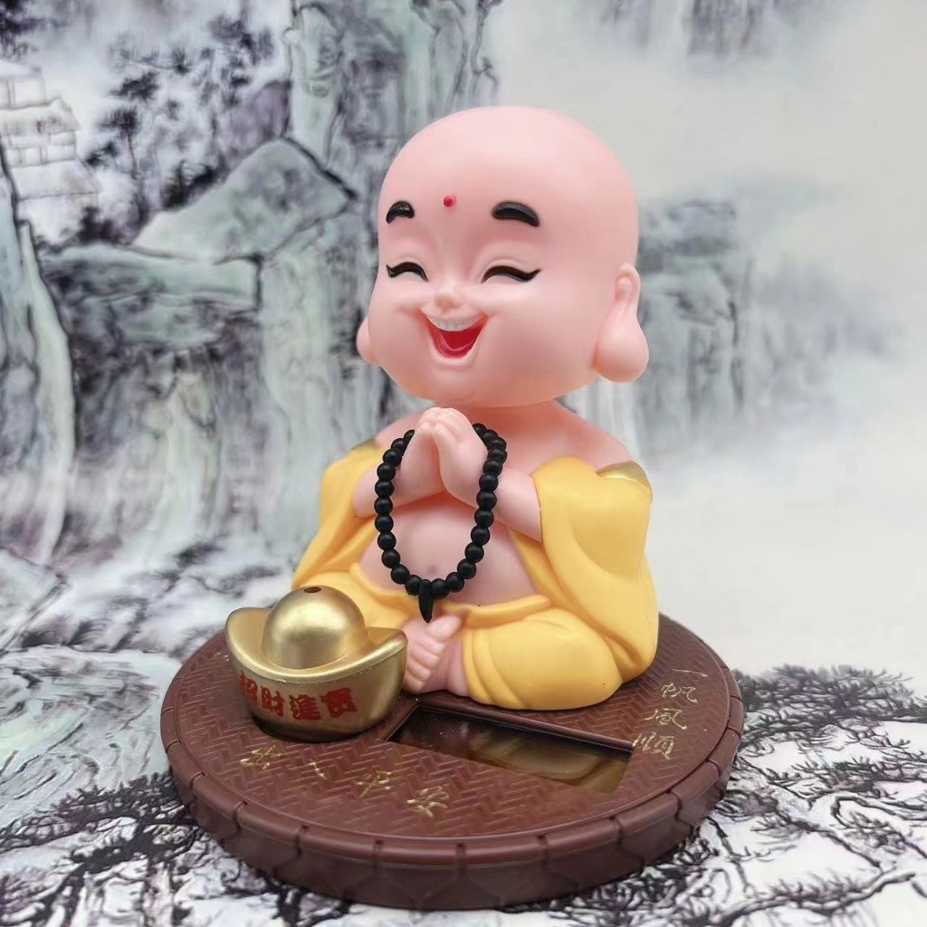 Tượng phật chú tiểu gõ mõ tụng kinh trang trí taplo ô tô, bàn thờ, chạy bằng năng lượng mặt trời