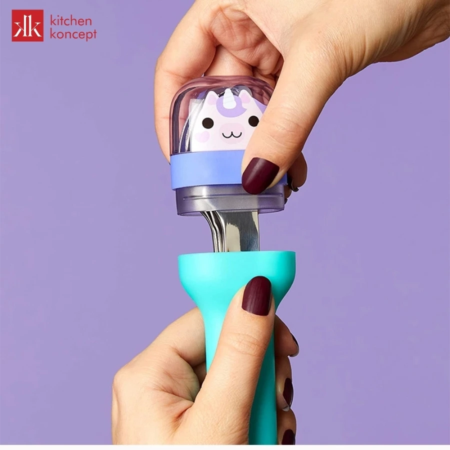 Chọn bộ muỗng nĩa phù hợp sẽ tạo cảm giác hào hứng cho bé khi dùng