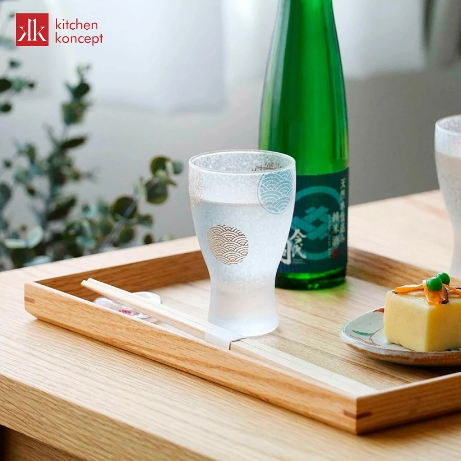 Ly uống rượu Sake giúp nâng cao trải nghiệm thưởng thức