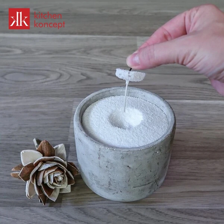 Nến ngọc trai được làm từ sáp thực vật, có dạng các hạt sáp nhỏ &nbsp;