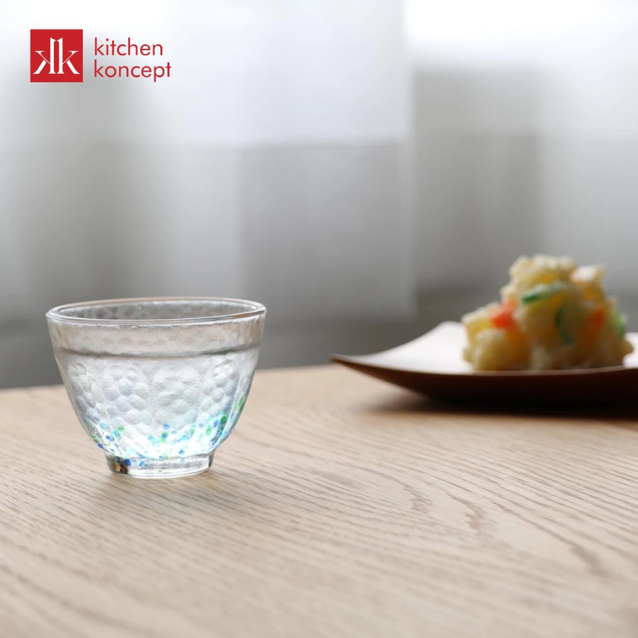 Thiết kế nhỏ gọn giúp người dùng cầm nắm thao tác dễ dàng