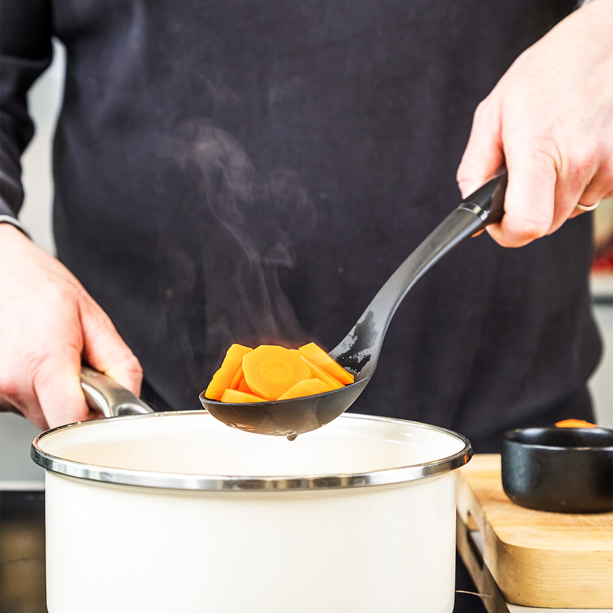 KitchenAid - Vá múc canh màu đen