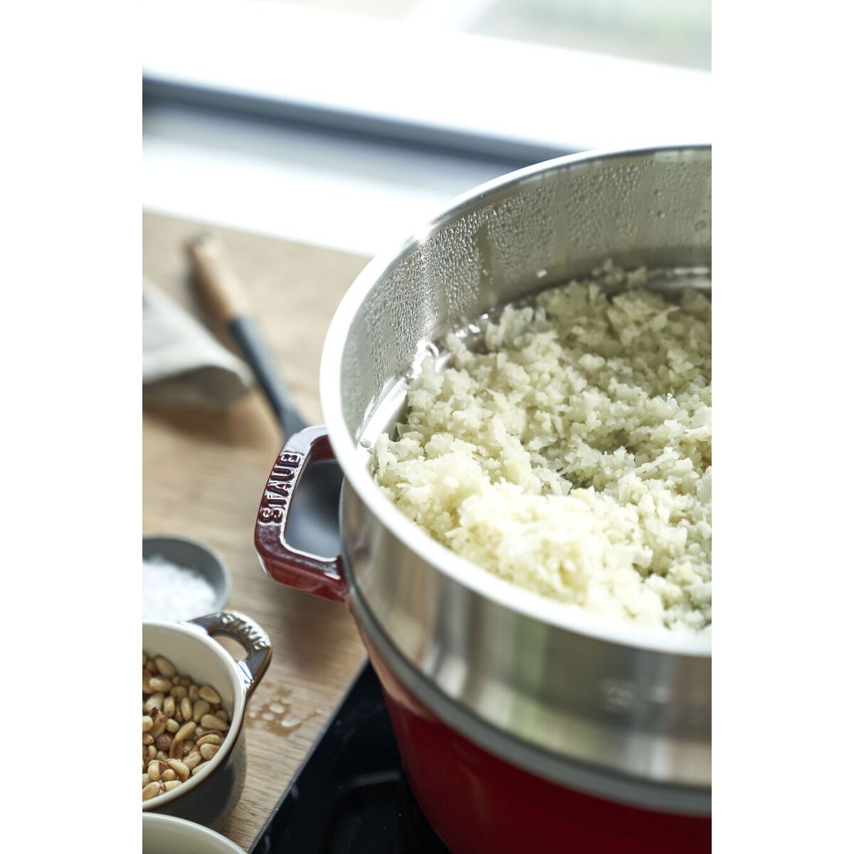 Staub - Nồi gang tròn kèm xửng hấp