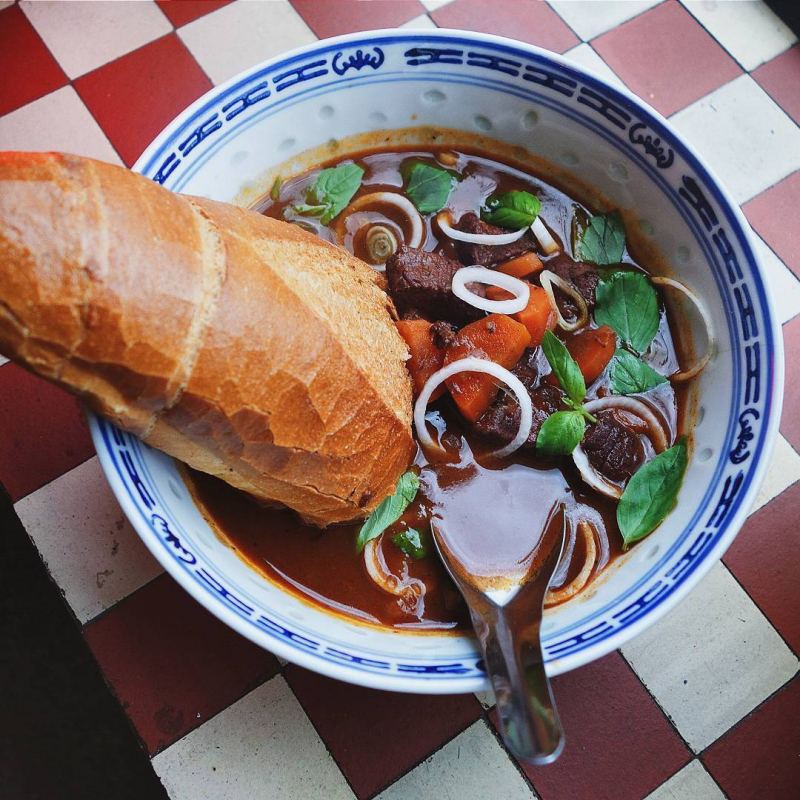Bánh mỳ sốt vang