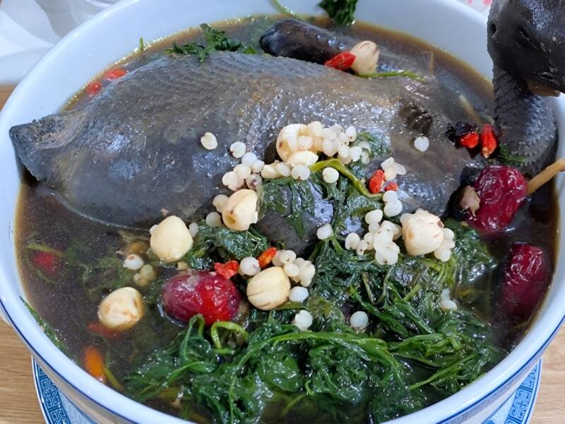 Mỳ gà tần đen