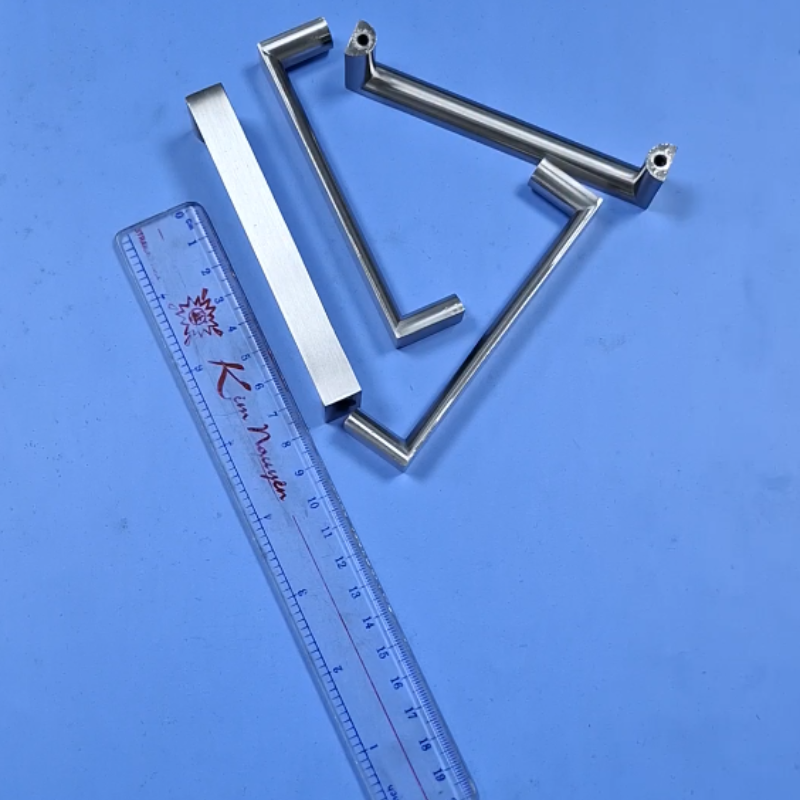 Tay nắm tủ Inox thanh vuông xước mờ TN119