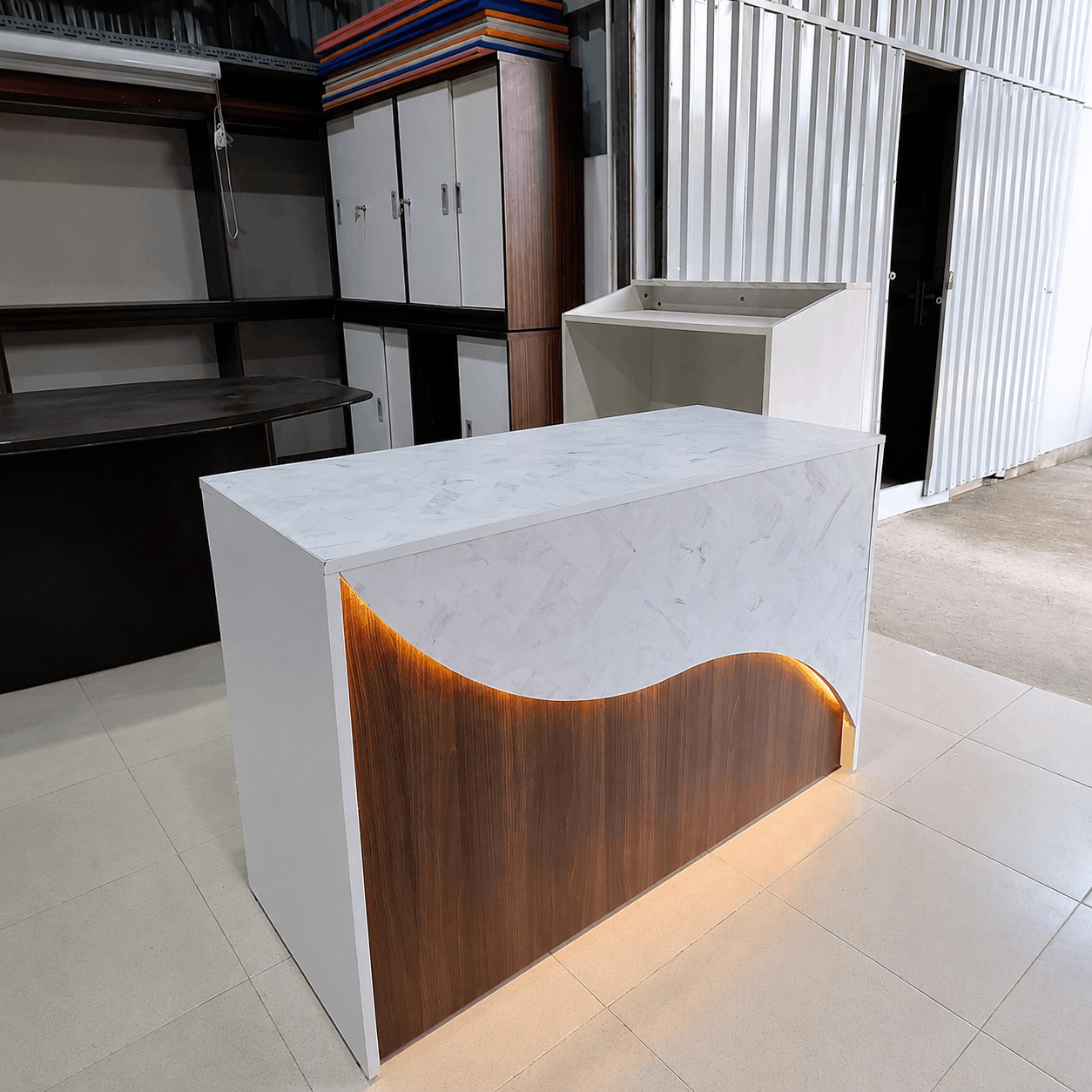 Quầy lễ tân gỗ hiện đại 1200x500x800mm QUAY047