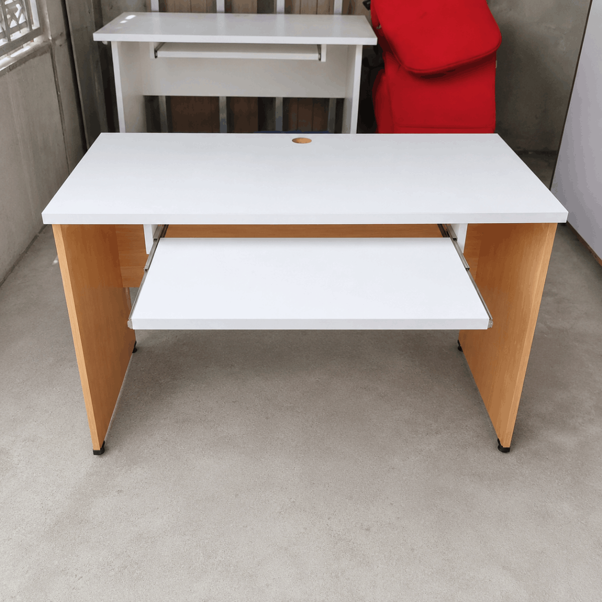 Bàn làm việc có khay bàn phím 1200x600x750mm BAN021