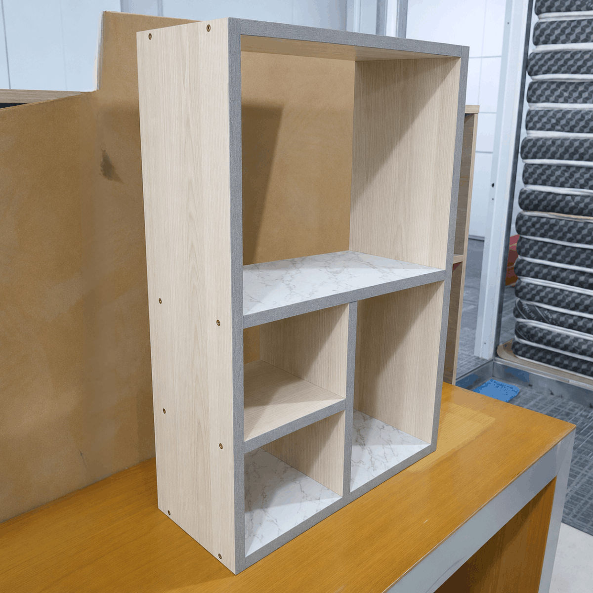 Kệ trang trí gỗ 700x200x480mm KE088