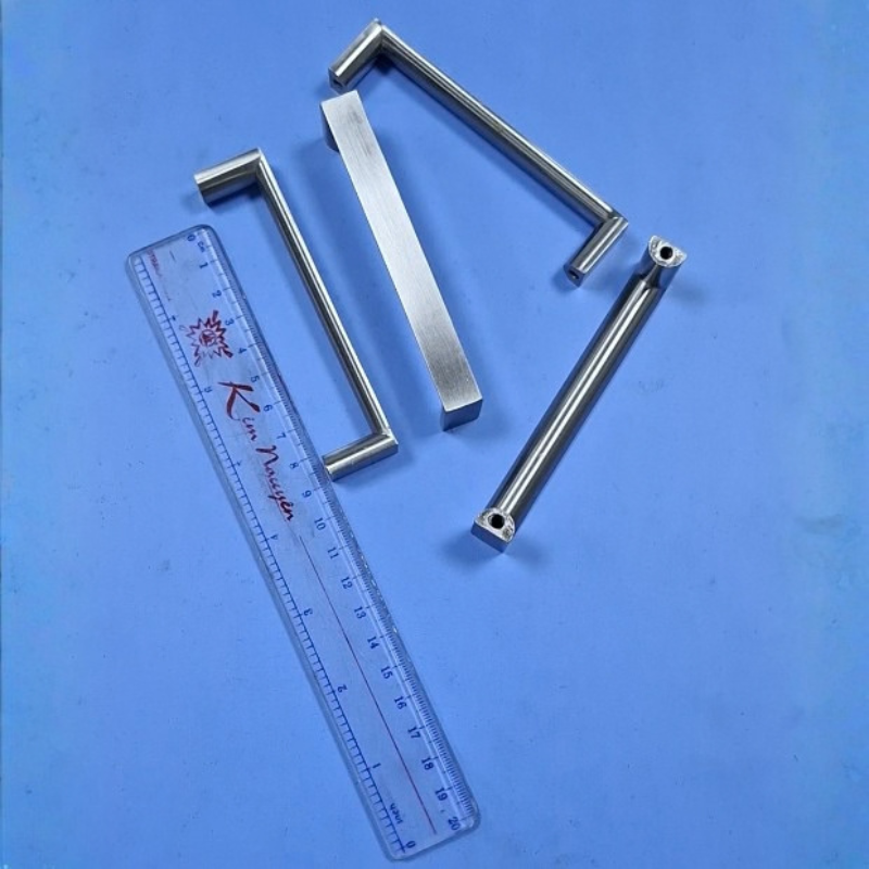 Tay nắm tủ Inox thanh vuông xước mờ TN119