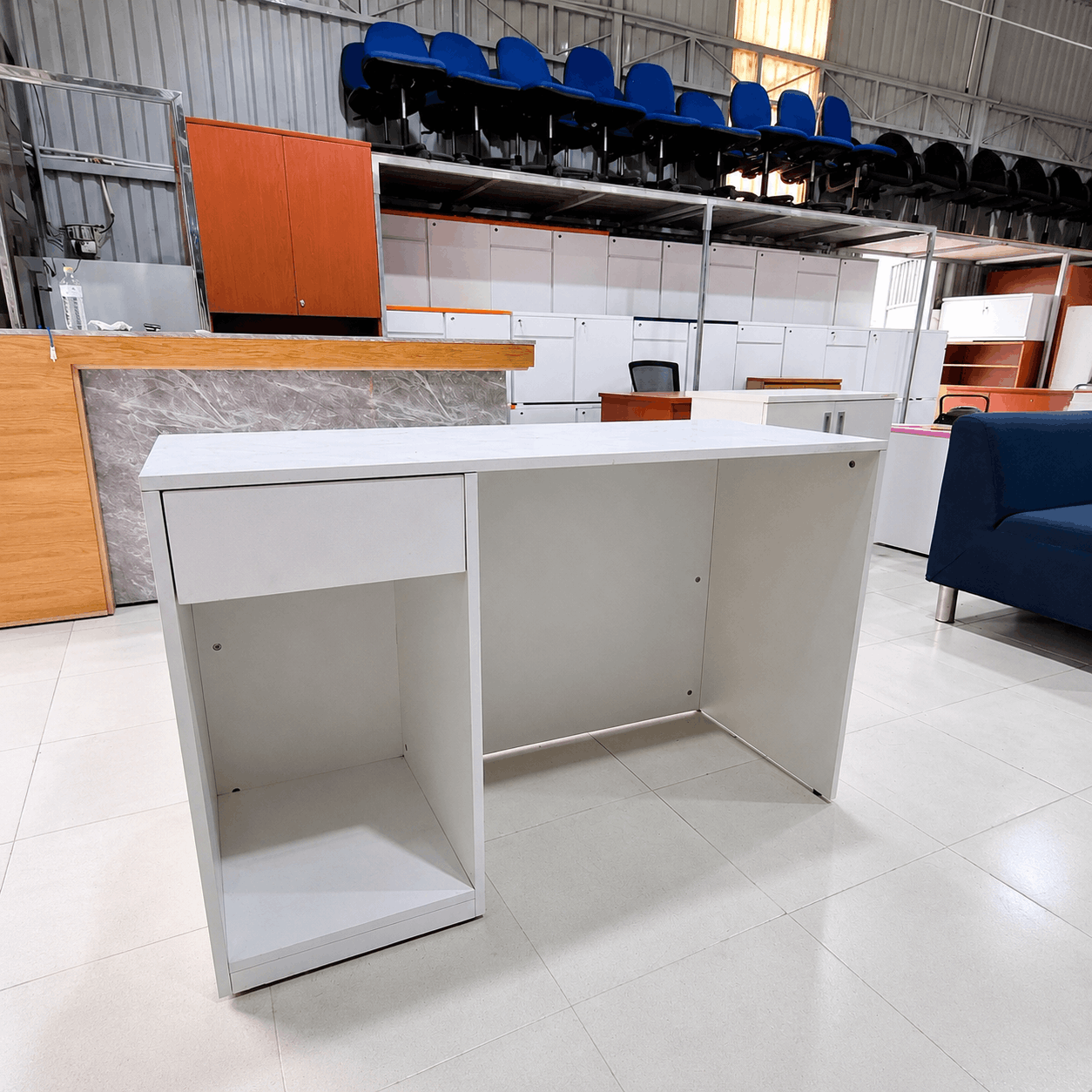 Quầy lễ tân gỗ hiện đại 1200x500x800mm QUAY047