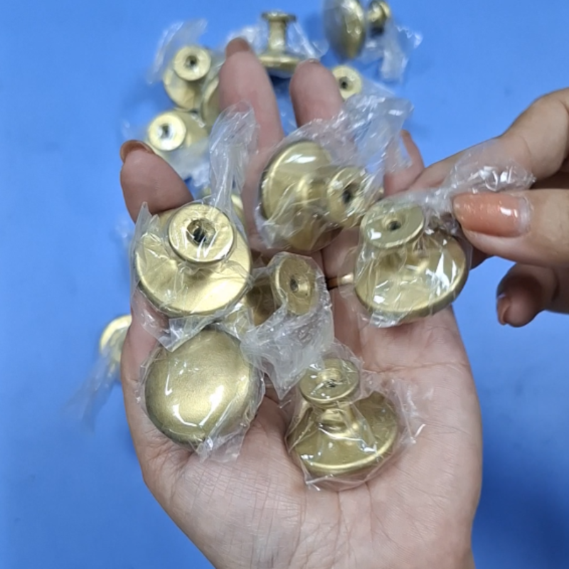 Tay Nắm Tủ Tròn Màu Vàng Đa Năng Hàng Mới 100% TN118