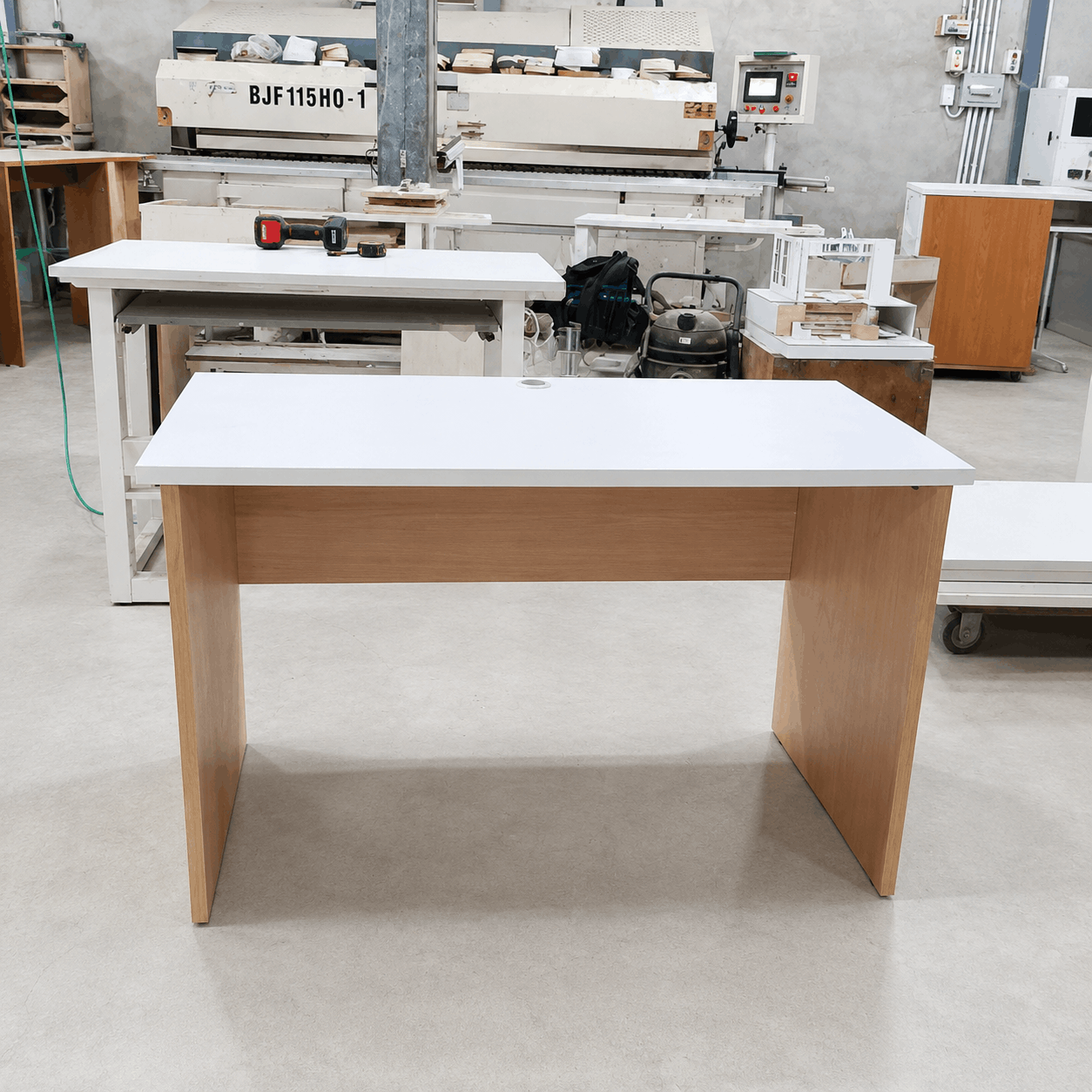 Bàn làm việc 1200x600x750mm mặt trắng BAN023