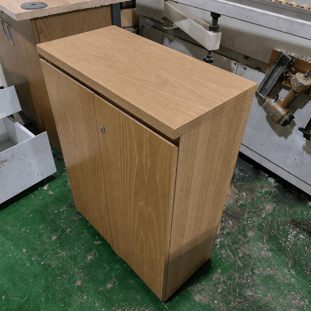 Tủ hồ sơ 2 cánh mở 600x300x850mm TU034
