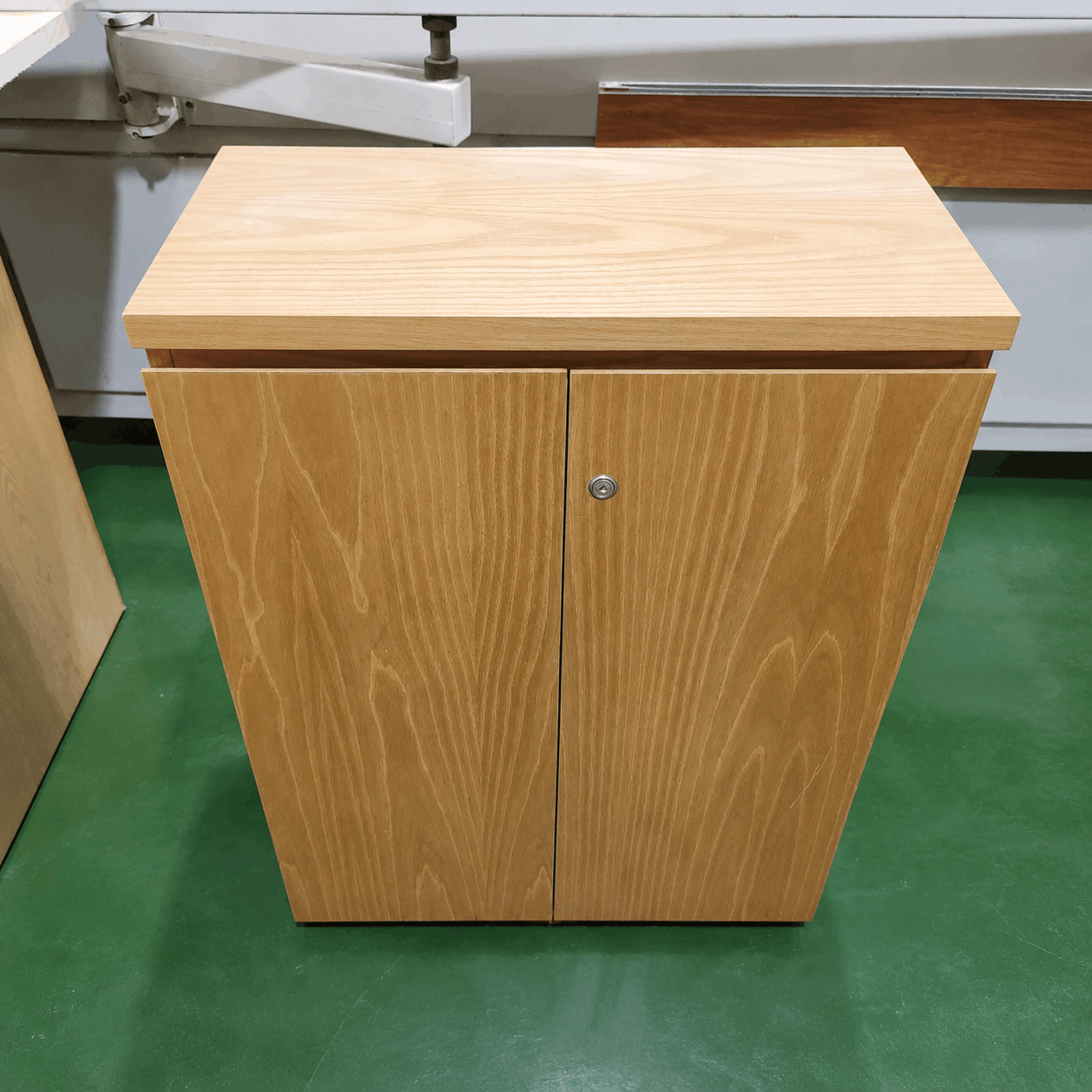 Tủ hồ sơ 2 cánh mở 600x300x850mm TU034