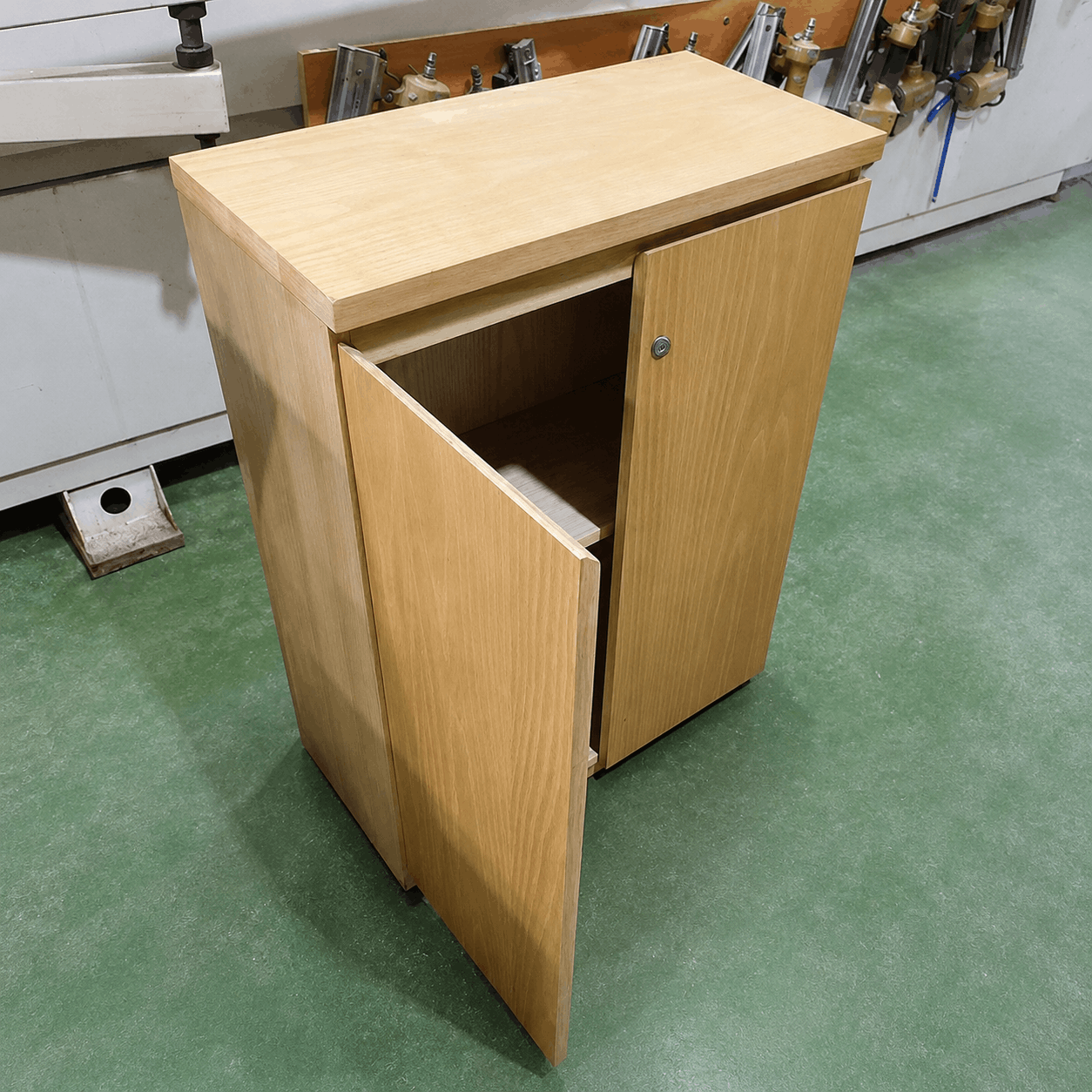 Tủ hồ sơ 2 cánh mở 600x300x850mm TU034